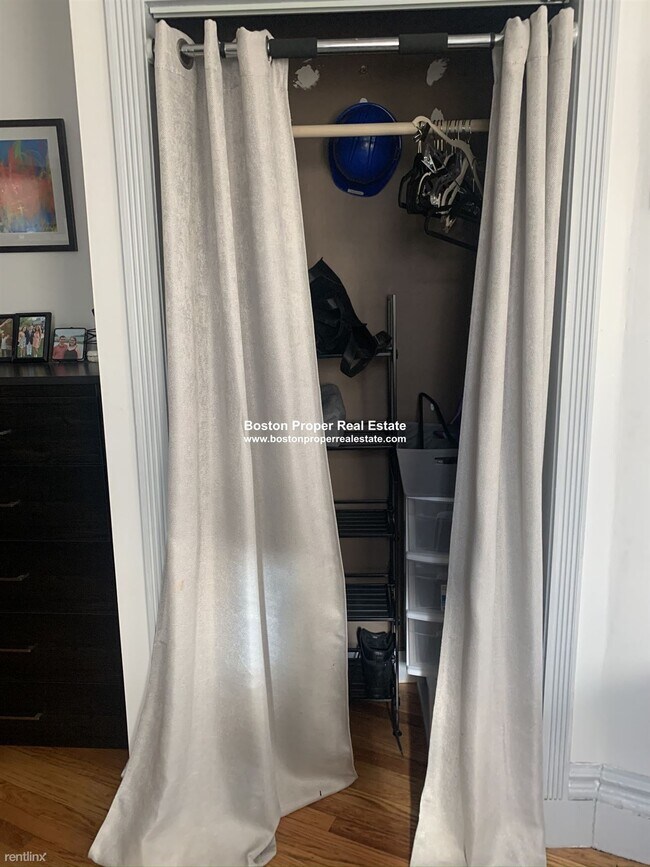 Building Photo - 64 Charlesgate E