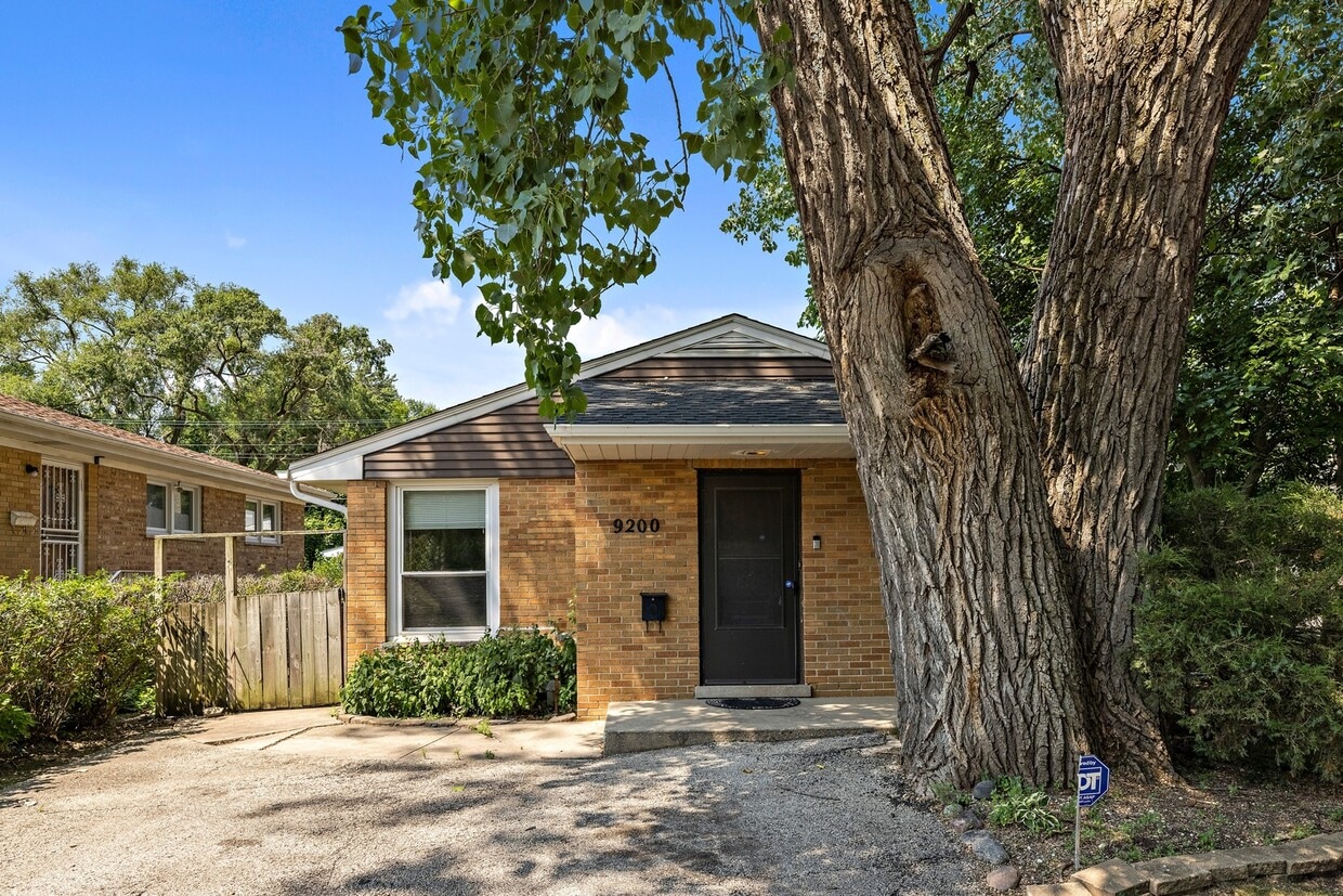 9200 Kedvale Ave, Skokie, IL 60076 House Rental in Skokie, IL