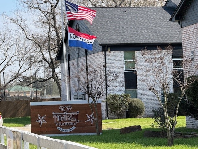 Building Photo - 327 W Hufsmith Rd