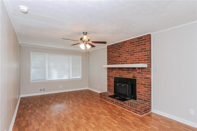 Building Photo - 609 Evergreen Dr