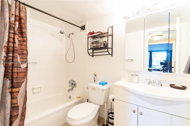 Foto del edificio - 501 Three Islands Boulevard