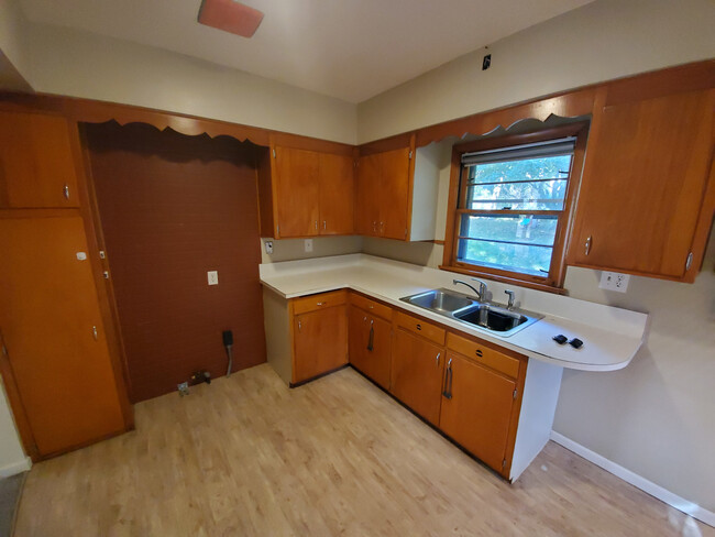 Building Photo - 1430 N 70th St