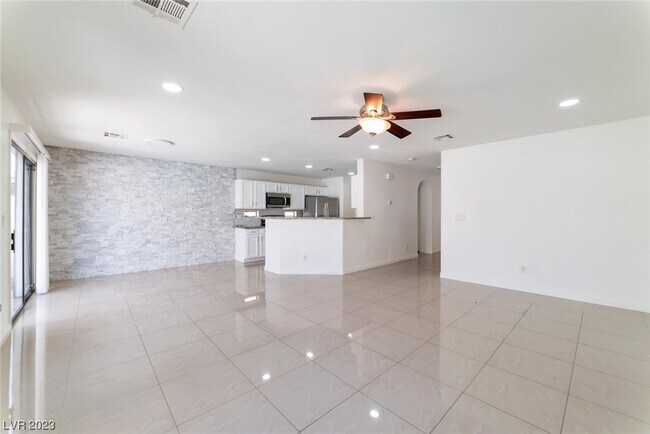 Building Photo - 9632 Gatesville Ave