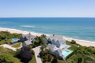Building Photo - 390 Old Montauk Hwy