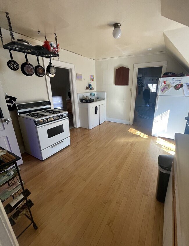 Foto del edificio - 3114 N Newhall St