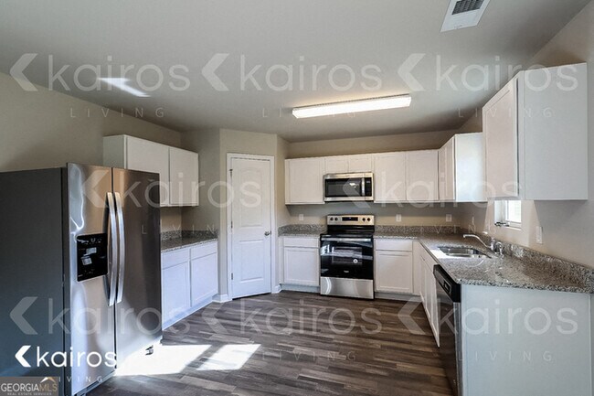 Building Photo - 813 Dove Tree Ln