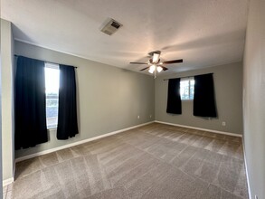 Building Photo - 9222 Memorial Grove Dr