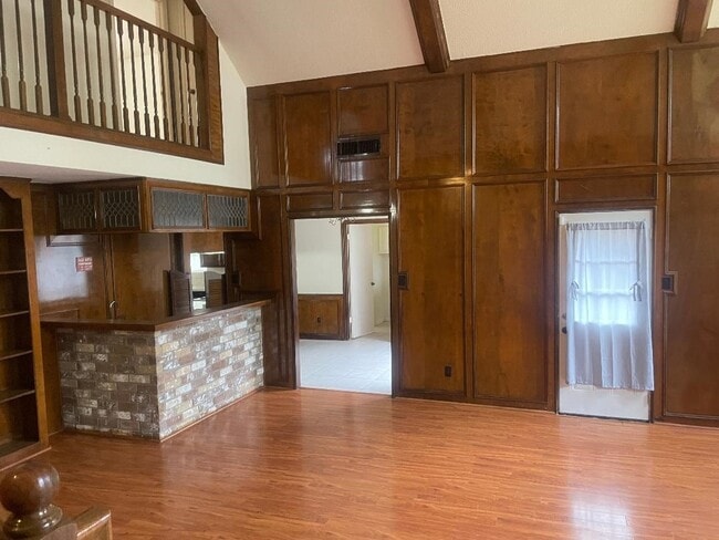 Building Photo - 2274 Woodland Springs St