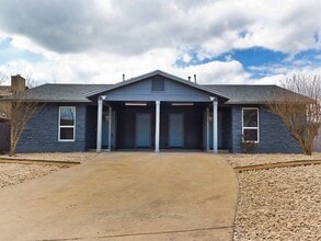 Building Photo - 3411 Lynridge Dr
