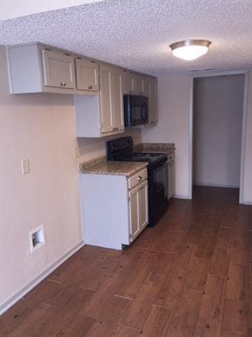 Building Photo - 10101 Camelot Dr