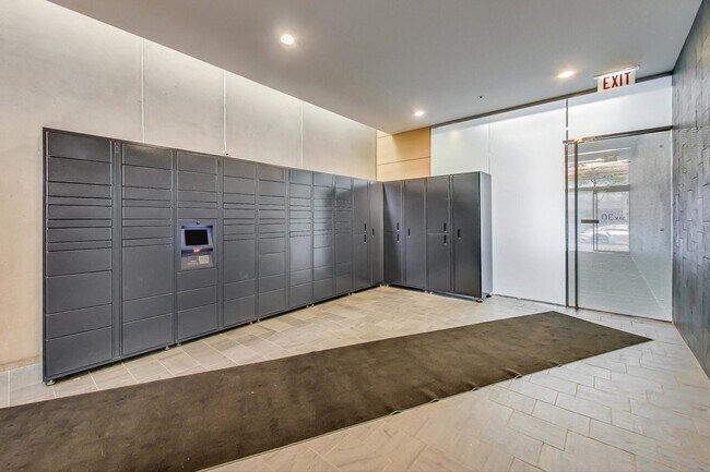 Foto del edificio - 630 N Franklin St