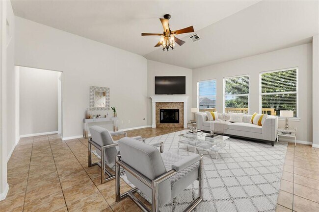 Foto del edificio - 1216 Willowbrook Dr