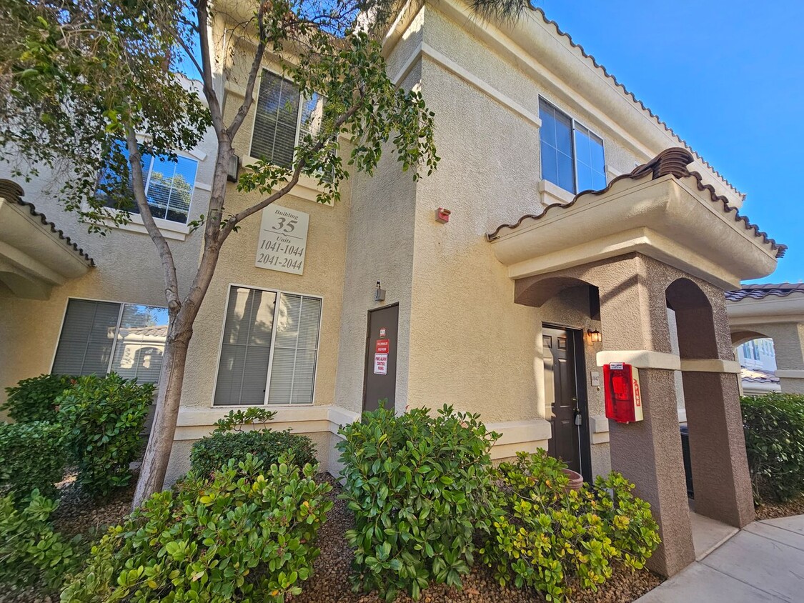 Foto principal - 9050 W Warm Springs - 2042