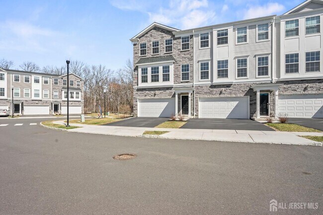 Foto del edificio - 1901 Swales Ct