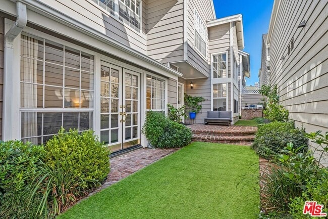 Building Photo - 13082 Mindanao Way