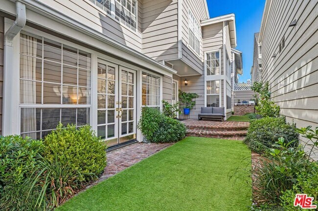 Foto del edificio - 13082 Mindanao Way