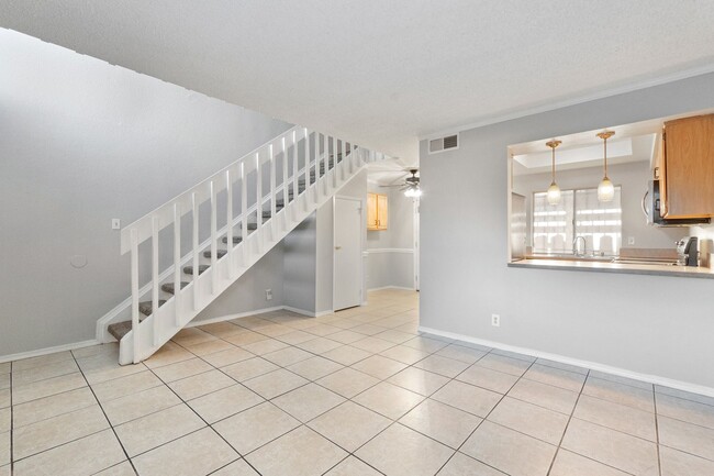 Building Photo - BEAUTIFUL Townhome! 1 Bedroom 1 Bathroom w...