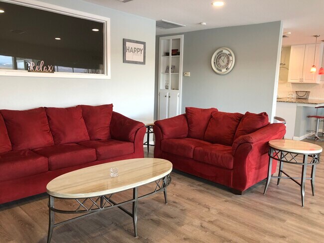 Foto del edificio - 1391 Riverfront Dr