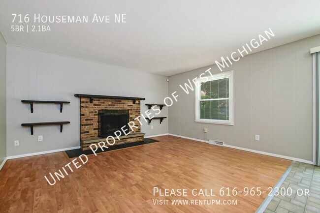 Foto del edificio - 716 Houseman Ave NE