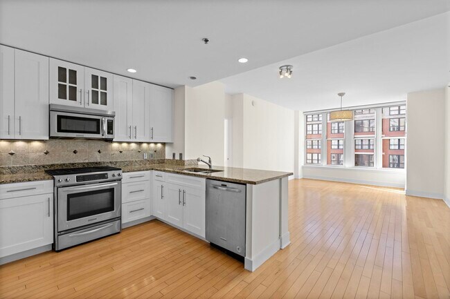 Building Photo - 1125 Maxwell Ln