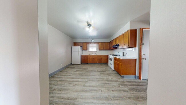 Building Photo - 7414 Dorothy Ave