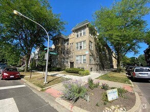 Building Photo - 3114 W Sunnyside Ave