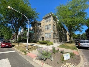 Building Photo - 3114 W Sunnyside Ave