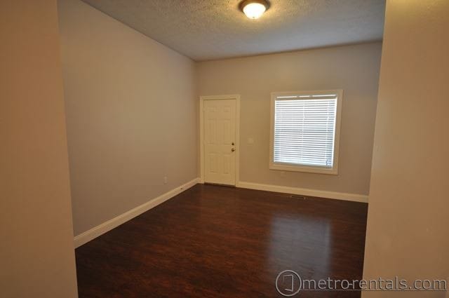 Building Photo - Beautiful 3 bedroom 2 bathroom duplex
