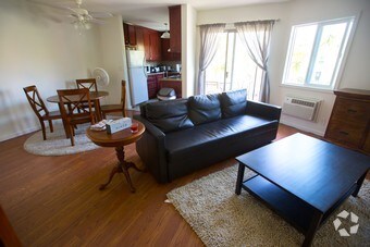 Foto principal - 8038 Blackburn Ave