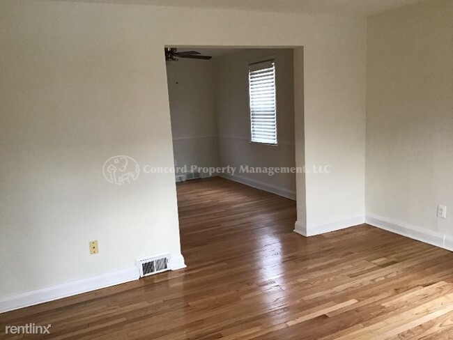 Building Photo - 3 br, 1.5 bath Townhome - 1710 Weston Ave,...
