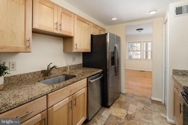 Building Photo - 4532 Windsor Arms Ct