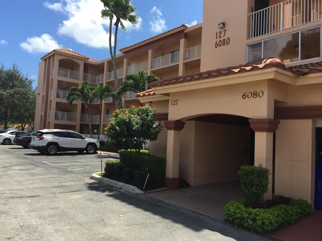 Foto principal - 6080 Huntwick Terrace