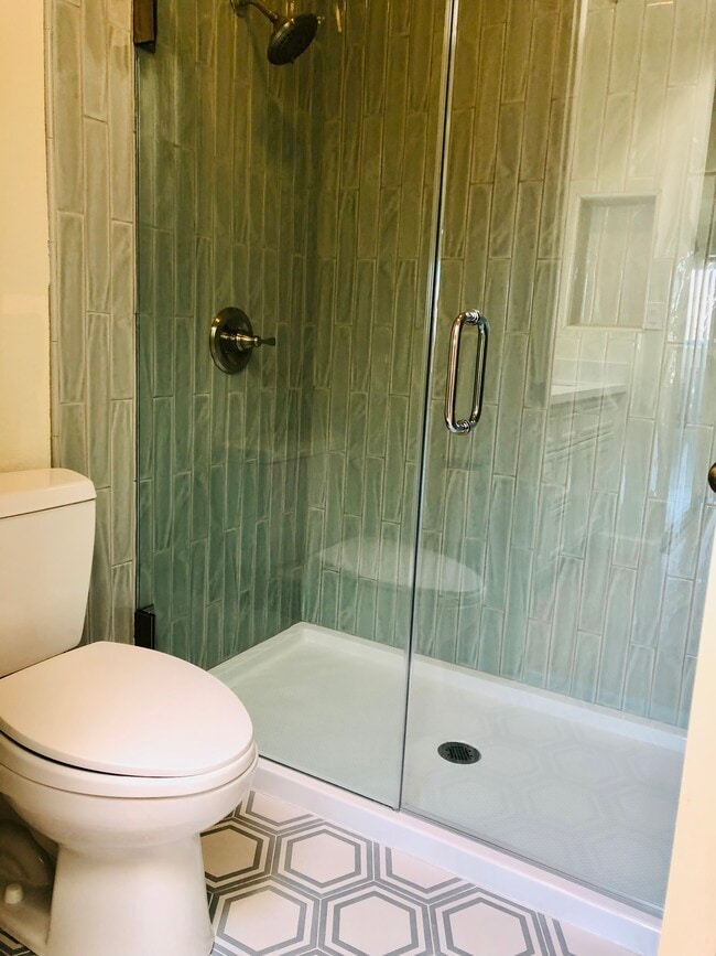 baño con ducha - 246 Bonita Ln
