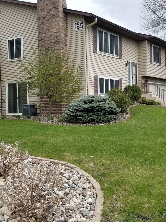 Building Photo - 3 br, 3 bath Townhome - 10326 Balsam Lane