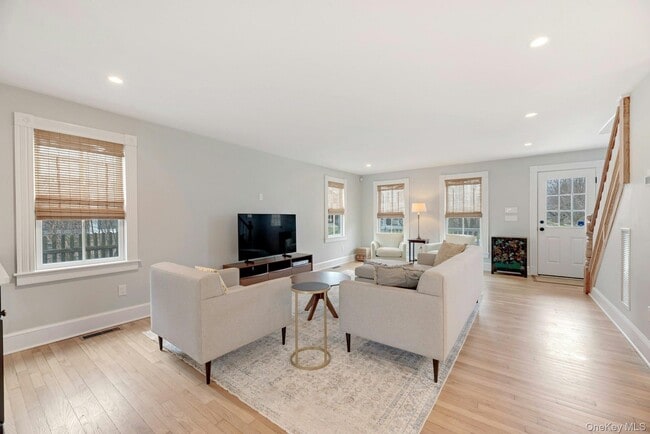 Building Photo - 237 6th St