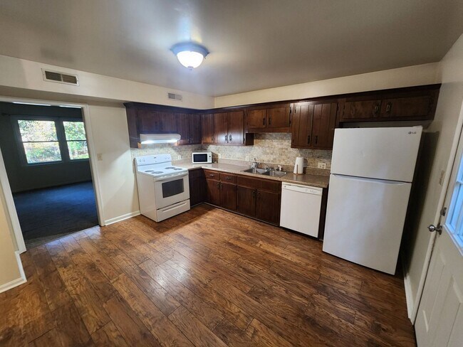 Foto del edificio - 2 bedroom duplex in Prince George County -...