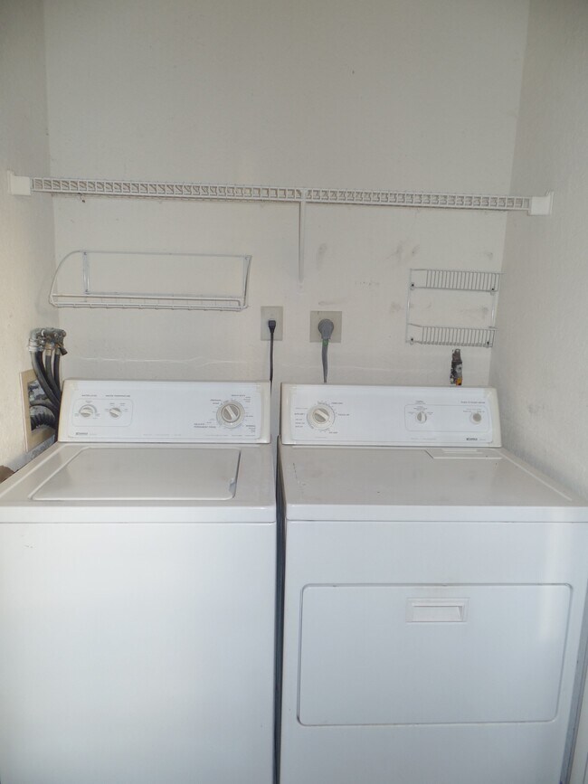 Building Photo - 2871 N Oakland Forest Dr
