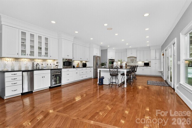 Foto del edificio - 9704 Saddle Ave