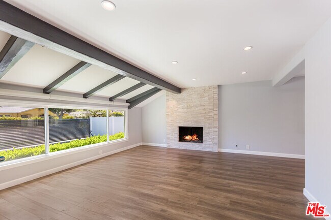 Building Photo - 4503 Vesper Ave