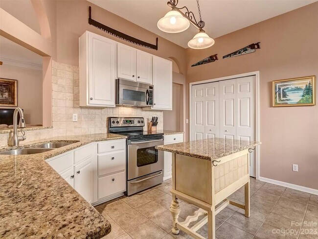 Building Photo - Partially Furnished Home for Rent