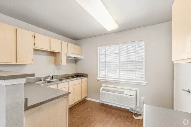 Studio - 500SF - 2520 W Prairie St