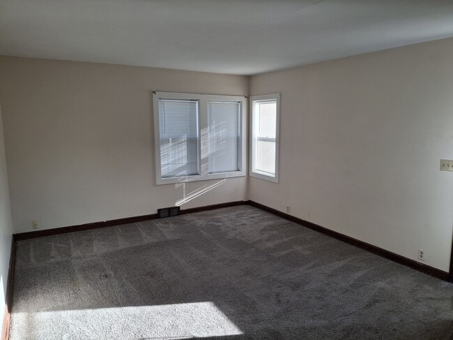 Photo - 909 S Front St Apartments