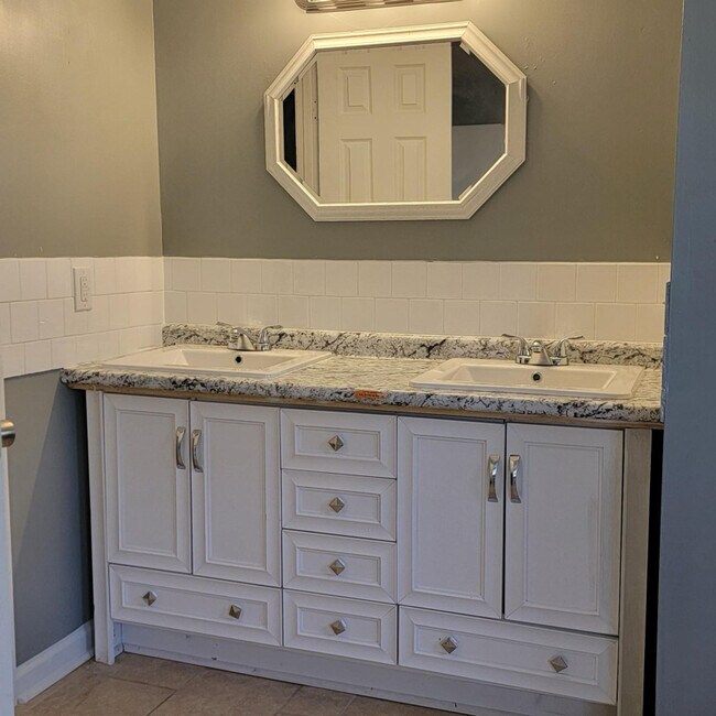 Building Photo - 51 Boner St