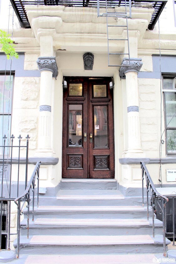 Primary Photo - 249 West 21st Street