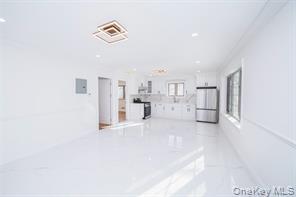 Foto del edificio - 76-33-76160 160th St