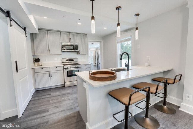 Foto del edificio - 6708 Wilson Ln