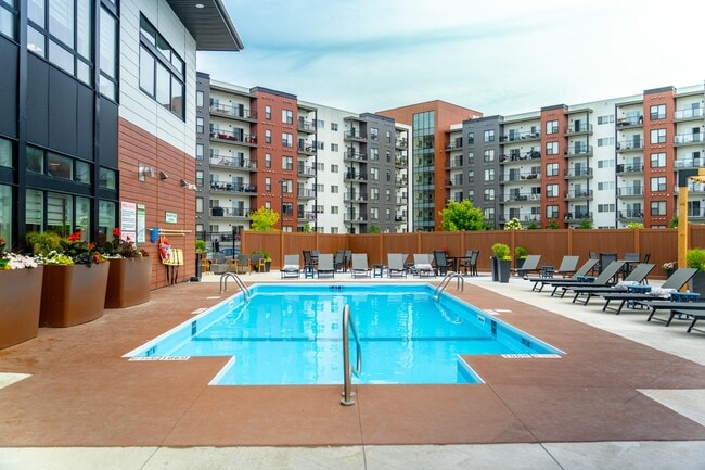 Photo du bâtiment - Latitude 49 at Sage Creek