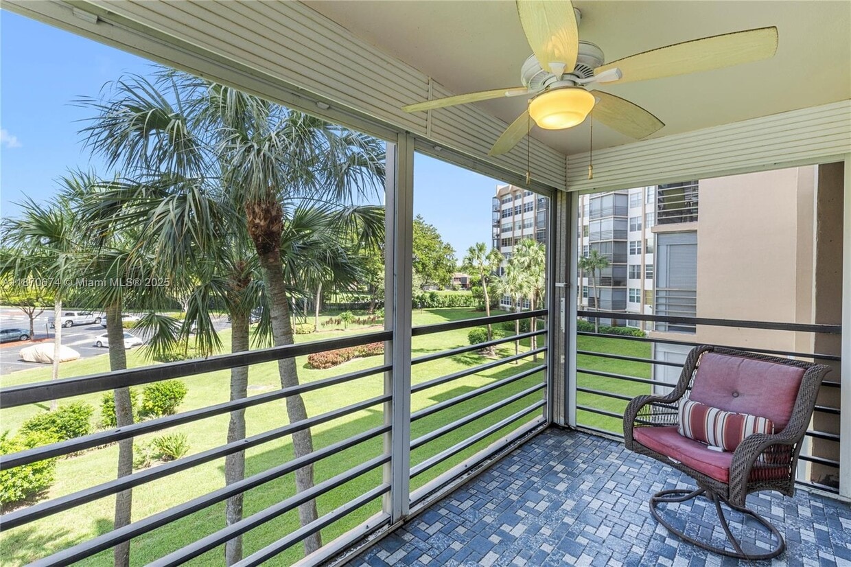 Foto principal - 1000 St Charles Pl
