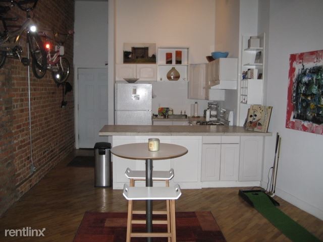 Foto del edificio - 1 br, 1 bath  - 2136 Michigan Ave