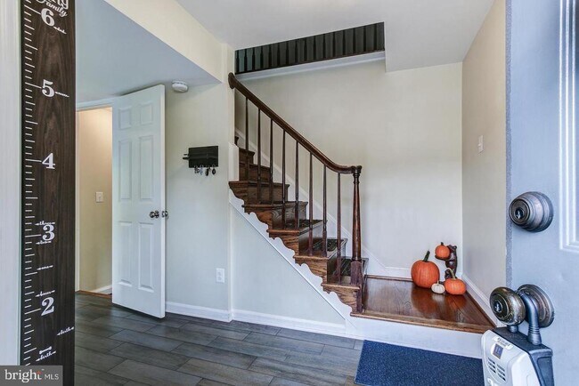 Building Photo - 4054 Norbeck Square Dr